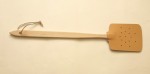 Fliegenklatsche 46 cm aus Leder und Holz