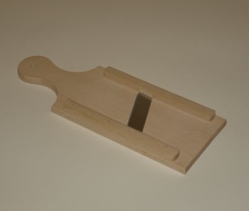 Gem�sehobel aus Holz mit rostfreien Messer sehr Scharf